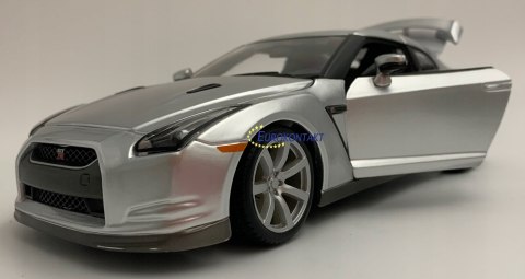 NISSAN GT-R R-35 silver 1:18 model BBurago 12079 NISSAN GT-R R-35 silver 1:18 model BBurago 12079