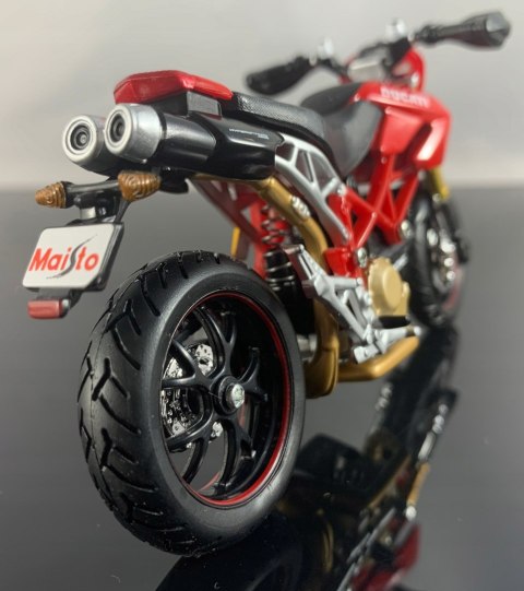 DUCATI Hypermotard podstawka model 1:18 Maisto DUCATI Hypermotard podstawka model 1:18 Maisto