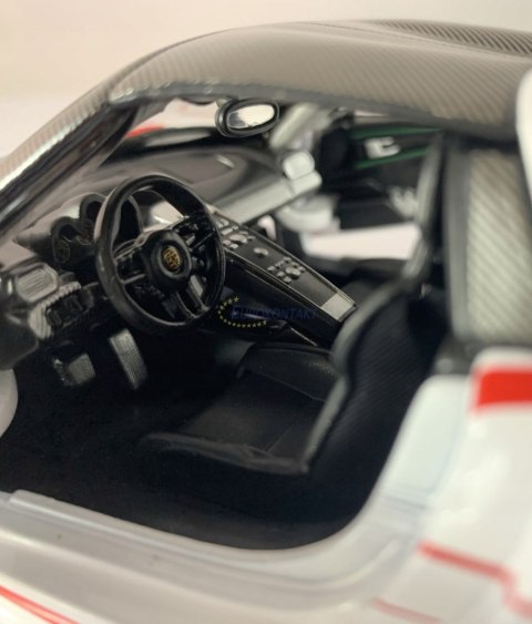 PORSCHE 918 Spyder Weissach #3 1:24 BBurago 28009 PORSCHE 918 Spyder Weissach #3 1:24 BBurago 28009