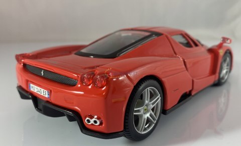 FERRARI ENZO czerwony model Bburago 26006 1:24 FERRARI ENZO czerwony model Bburago 26006 1:24