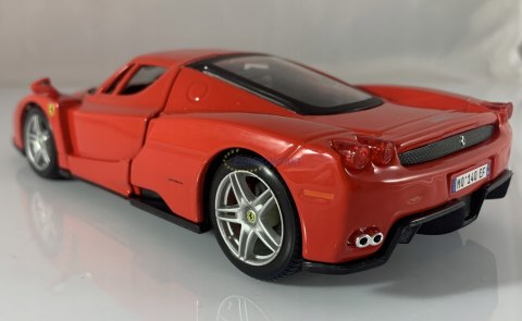 FERRARI ENZO czerwony model Bburago 26006 1:24 FERRARI ENZO czerwony model Bburago 26006 1:24