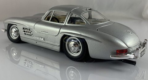 Mercedes 300 SL 1954 Gullwing 1:24 Bburago 22023 Mercedes 300 SL 1954 Gullwing 1:24 Bburago 22023