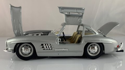 Mercedes 300 SL 1954 Gullwing 1:24 Bburago 22023 Mercedes 300 SL 1954 Gullwing 1:24 Bburago 22023