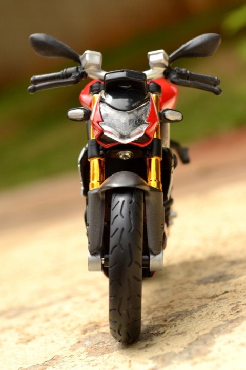 DUCATI Streetfighter SP motocykl model 1:12 Maisto DUCATI Streetfighter SP motocykl model 1:12 Maisto