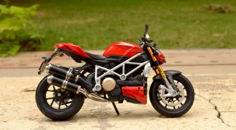 DUCATI Streetfighter SP motocykl model 1:12 Maisto DUCATI Streetfighter SP motocykl model 1:12 Maisto