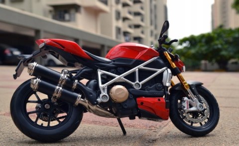 DUCATI Streetfighter SP motocykl model 1:12 Maisto DUCATI Streetfighter SP motocykl model 1:12 Maisto