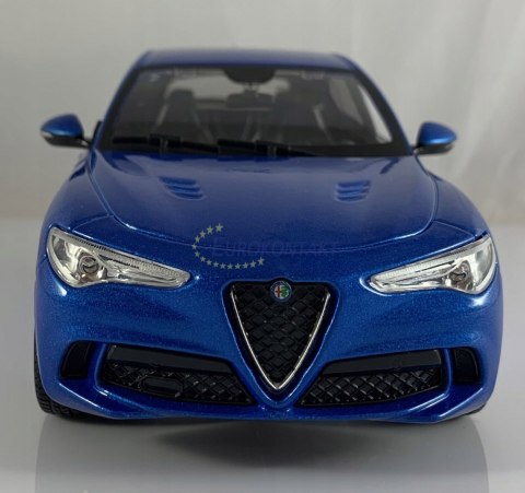 Alfa Romeo Stelvio blue 1:24 model Bburago 21086 Alfa Romeo Stelvio blue 1:24 model Bburago 21086