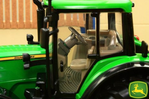 Traktor JOHN DEERE 6195M 1:32 Britains 43150 Traktor JOHN DEERE 6195M 1:32 Britains 43150