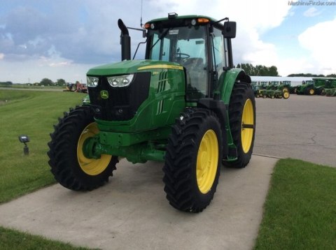 Traktor JOHN DEERE 6195M 1:32 Britains 43150 Traktor JOHN DEERE 6195M 1:32 Britains 43150