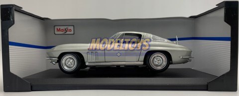 Chevrolet CORVETTE 1965 1:18 model Maisto 31640 Chevrolet CORVETTE 1965 1:18 model Maisto 31640