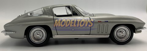 Chevrolet CORVETTE 1965 1:18 model Maisto 31640 Chevrolet CORVETTE 1965 1:18 model Maisto 31640