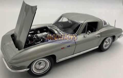 Chevrolet CORVETTE 1965 1:18 model Maisto 31640 Chevrolet CORVETTE 1965 1:18 model Maisto 31640