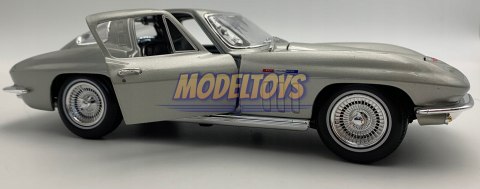 Chevrolet CORVETTE 1965 1:18 model Maisto 31640 Chevrolet CORVETTE 1965 1:18 model Maisto 31640