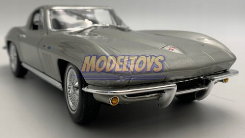 Chevrolet CORVETTE 1965 1:18 model Maisto 31640 Chevrolet CORVETTE 1965 1:18 model Maisto 31640