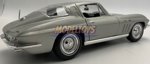 Chevrolet CORVETTE 1965 1:18 model Maisto 31640 Chevrolet CORVETTE 1965 1:18 model Maisto 31640