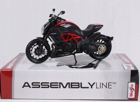 DUCATI Diavel Carbon d składania 1:12 Maisto 39196 DUCATI Diavel Carbon d składania 1:12 Maisto 39196