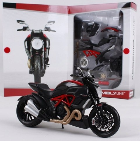 DUCATI Diavel Carbon d składania 1:12 Maisto 39196 DUCATI Diavel Carbon d składania 1:12 Maisto 39196