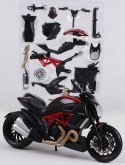 DUCATI Diavel Carbon d składania 1:12 Maisto 39196