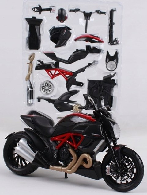 DUCATI Diavel Carbon d składania 1:12 Maisto 39196 DUCATI Diavel Carbon d składania 1:12 Maisto 39196