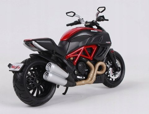 DUCATI Diavel Carbon d składania 1:12 Maisto 39196 DUCATI Diavel Carbon d składania 1:12 Maisto 39196