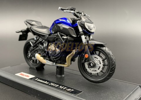 YAMAHA MT-07 2018 model na podstawce 1:18 Maisto YAMAHA MT-07 2018 model na podstawce 1:18 Maisto