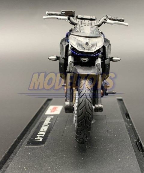 YAMAHA MT-07 2018 model na podstawce 1:18 Maisto YAMAHA MT-07 2018 model na podstawce 1:18 Maisto