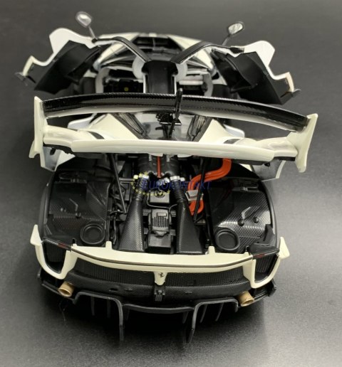 FERRARI FXX K Evo 70 duży model 1:18 Bburago 16012 FERRARI FXX K Evo 70 duży model 1:18 Bburago 16012