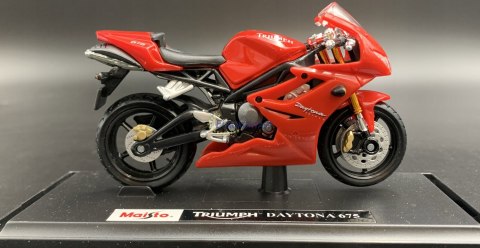 Triumph Daytona 675 motocykl model 1:18 Maisto Triumph Daytona 675 motocykl model 1:18 Maisto