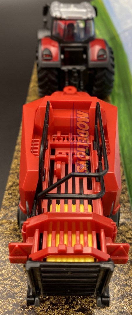Traktor Massey Ferguson 8740S prasa BBURAGO Traktor Massey Ferguson 8740S prasa BBURAGO