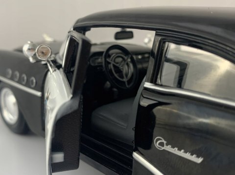 BUICK Century 1955 Policja 1:26 Maisto 31295 BUICK Century 1955 Policja 1:26 Maisto 31295