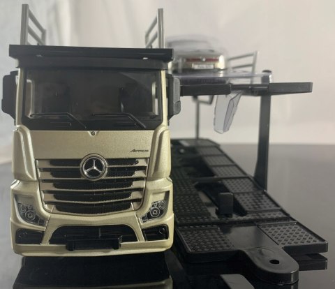 Mercedes ACTROS lora Volkswagen Polo Bburago 1:43 Mercedes ACTROS lora Volkswagen Polo Bburago 1:43