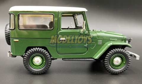 Toyota FJ 40 Hard Top 1:24 Motormax 79323 Toyota FJ 40 Hard Top 1:24 Motormax 79323