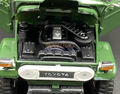 Toyota FJ 40 Hard Top 1:24 Motormax 79323 Toyota FJ 40 Hard Top 1:24 Motormax 79323