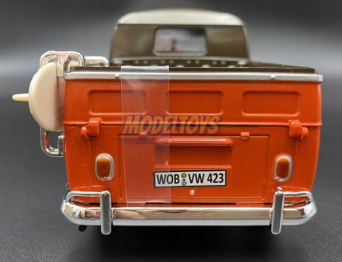 VW Type 2 T1 Pickup z deską 1:24 Motormax 79560 VW Type 2 T1 Pickup z deską 1:24 Motormax 79560