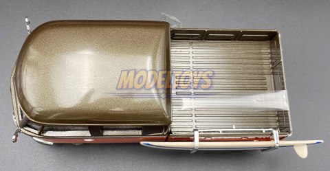 VW Type 2 T1 Pickup z deską 1:24 Motormax 79560 VW Type 2 T1 Pickup z deską 1:24 Motormax 79560