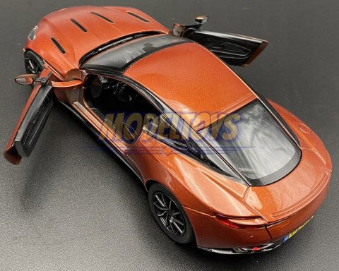 Aston Martin DB11 1:24 model Motormax 79345 Aston Martin DB11 1:24 model Motormax 79345