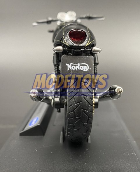 NORTON Commando 961 SE model motocykl 1:18 Welly NORTON Commando 961 SE model motocykl 1:18 Welly