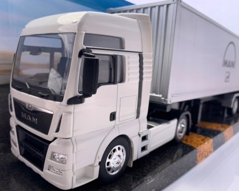 MAN TGX 18.440 ciągnik z naczepą TIR WELLY 1:32