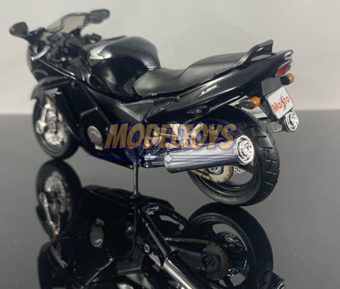 HONDA CBR 1100 XX Blackbird podstawka 1:18 Maisto HONDA CBR 1100 XX Blackbird podstawka 1:18 Maisto
