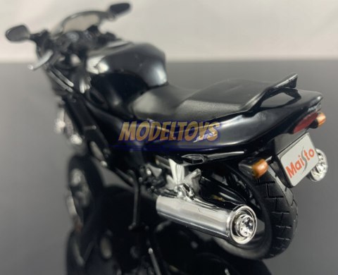 HONDA CBR 1100 XX Blackbird podstawka 1:18 Maisto HONDA CBR 1100 XX Blackbird podstawka 1:18 Maisto