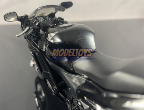HONDA CBR 1100 XX Blackbird podstawka 1:18 Maisto HONDA CBR 1100 XX Blackbird podstawka 1:18 Maisto