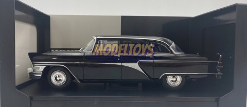 GAZ 13 Czajka Chaika model WhiteBox 1:24 GAZ 13 Czajka Chaika model WhiteBox 1:24