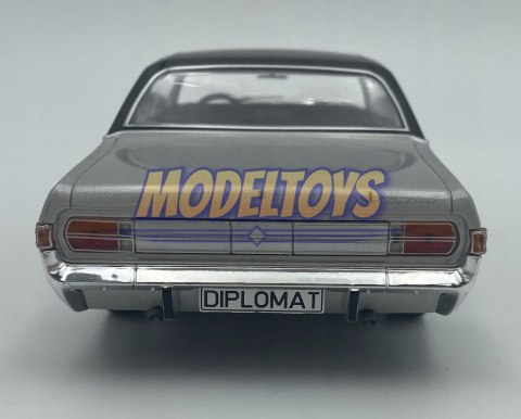 Opel Diplomat A V8 Coupe model METAL WhiteBox 1:24 Opel Diplomat A V8 Coupe model METAL WhiteBox 1:24