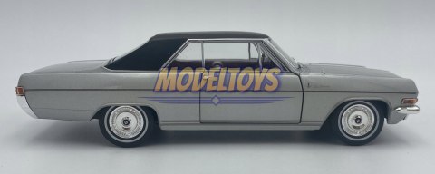 Opel Diplomat A V8 Coupe model METAL WhiteBox 1:24 Opel Diplomat A V8 Coupe model METAL WhiteBox 1:24