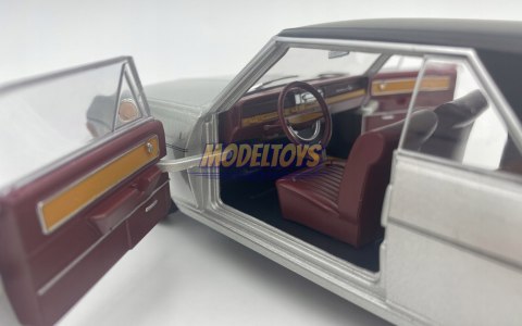 Opel Diplomat A V8 Coupe model METAL WhiteBox 1:24 Opel Diplomat A V8 Coupe model METAL WhiteBox 1:24