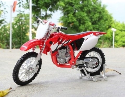 YAMAHA YZ-450F z podstawką model 1:18 Maisto YAMAHA YZ-450F z podstawką model 1:18 Maisto