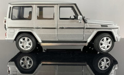 MERCEDES G Class silver samochód model Welly 1:24 MERCEDES G Class silver samochód model Welly 1:24