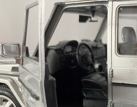 MERCEDES G Class silver samochód model Welly 1:24 MERCEDES G Class silver samochód model Welly 1:24
