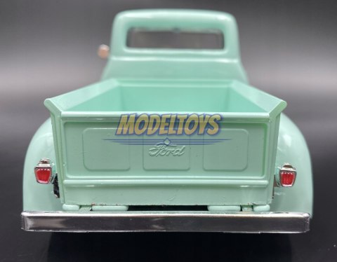 Ford F-100 Pickup 1955 1:24 Motormax 79341 Ford F-100 Pickup 1955 1:24 Motormax 79341