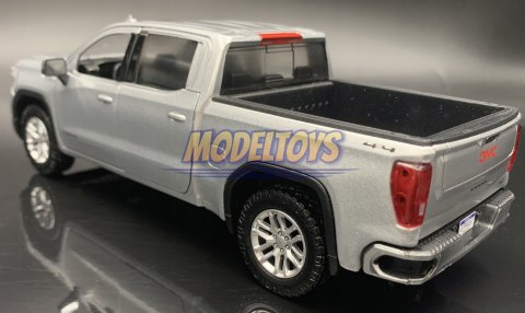 GMC Sierra 1500 SLT Crew Cab 1:27 Motormax 79361 GMC Sierra 1500 SLT Crew Cab 1:27 Motormax 79361